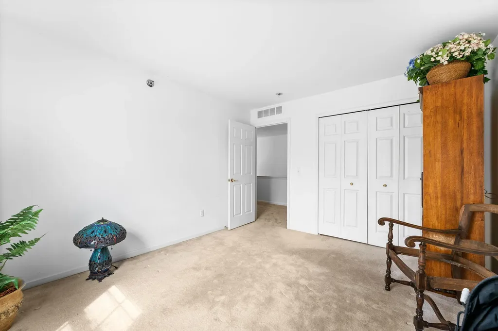 9475 Lakeside Drive Ypsilanti Charter Township MI 48197