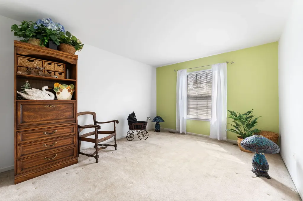 9475 Lakeside Drive Ypsilanti Charter Township MI 48197