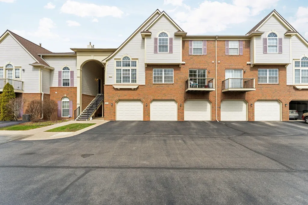 9475 Lakeside Drive Ypsilanti Charter Township MI 48197