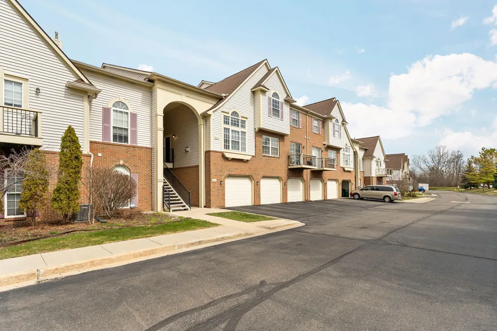 9475 Lakeside Drive Ypsilanti Charter Township MI 48197