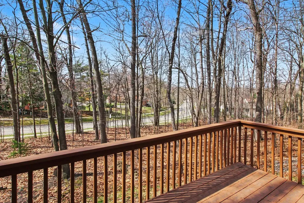 306 Pineknoll Court Brighton City MI 48116