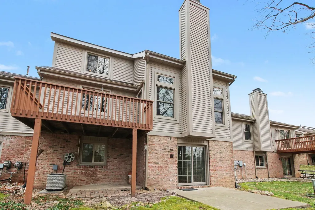 306 Pineknoll Court Brighton City MI 48116