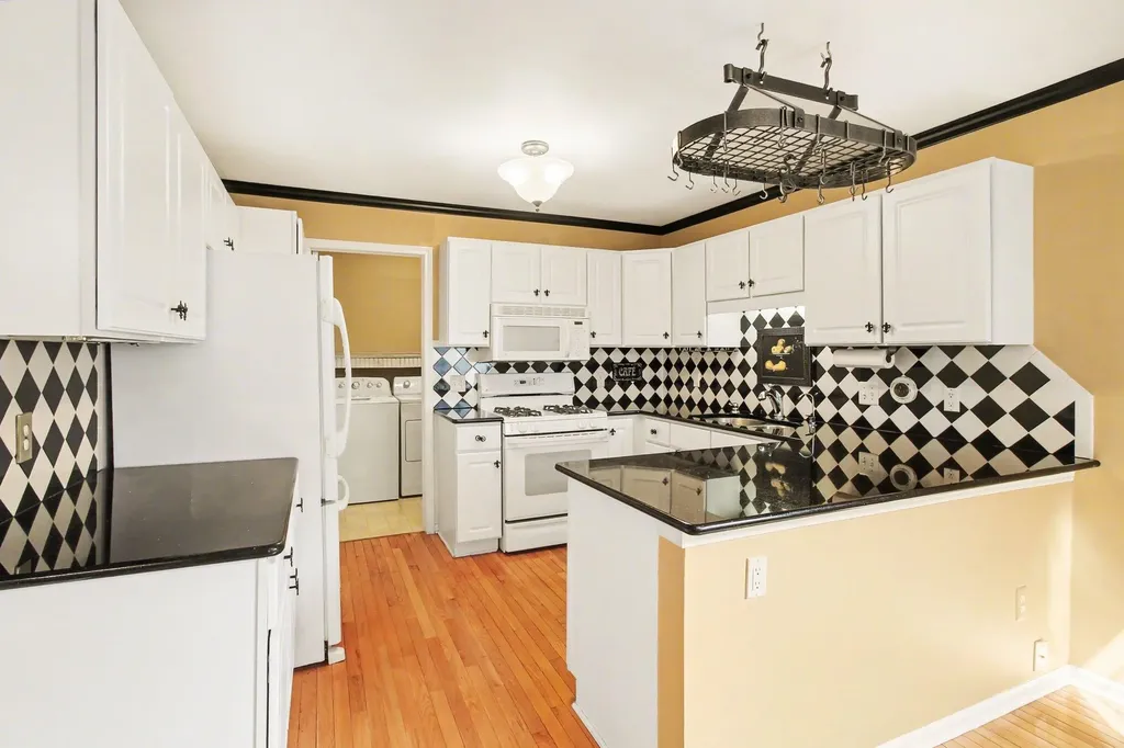 306 Pineknoll Court Brighton City MI 48116