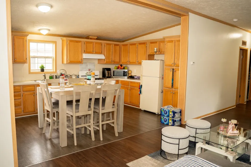 2040 Reo Avenue Lincoln Park City MI 48146