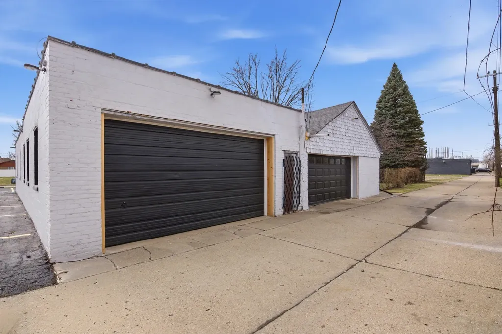 10118 Eagle Street Dearborn City MI 48120