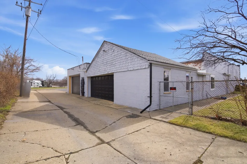 10118 Eagle Street Dearborn City MI 48120