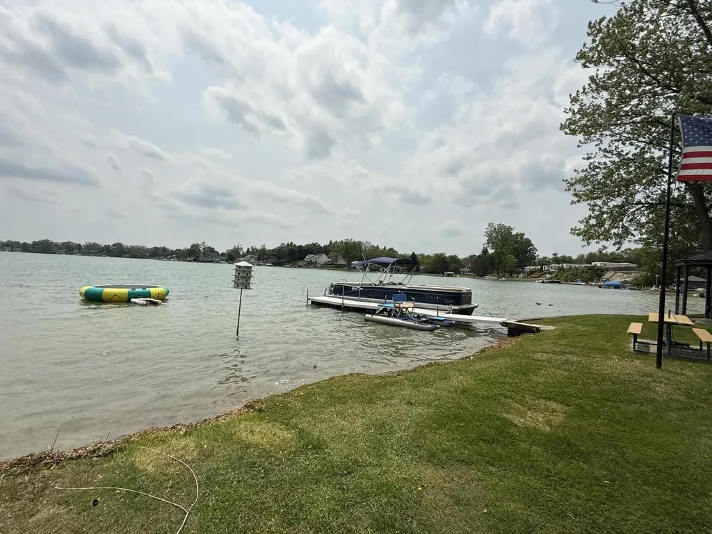 11108 Silver Lake Road Green Oak Township MI 48178