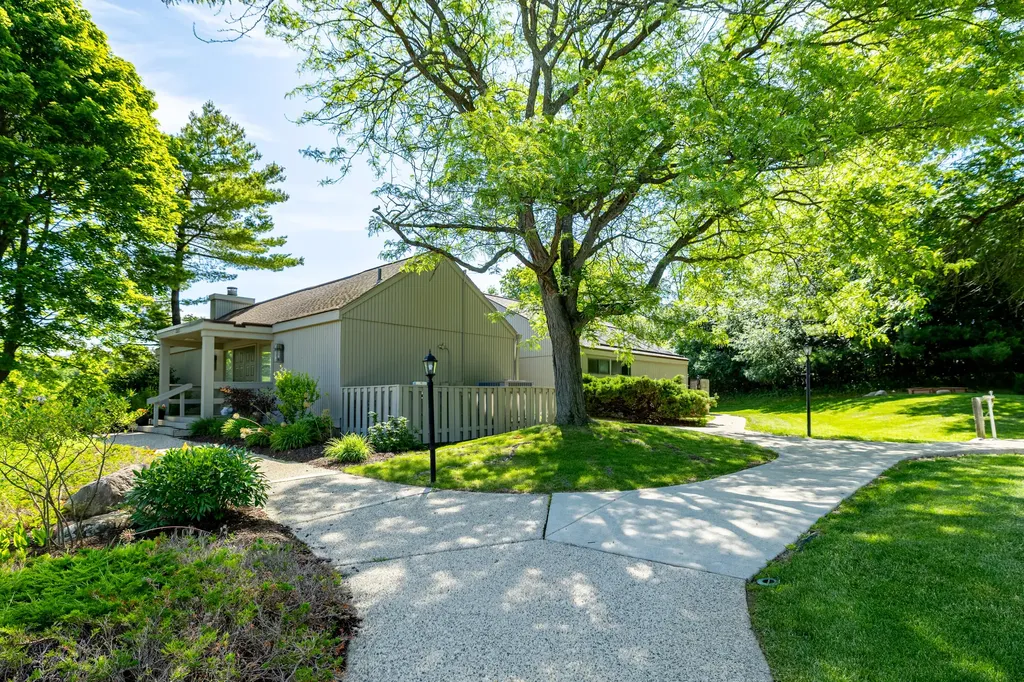 2254 Rivenoak Court Ann Arbor City MI 48103