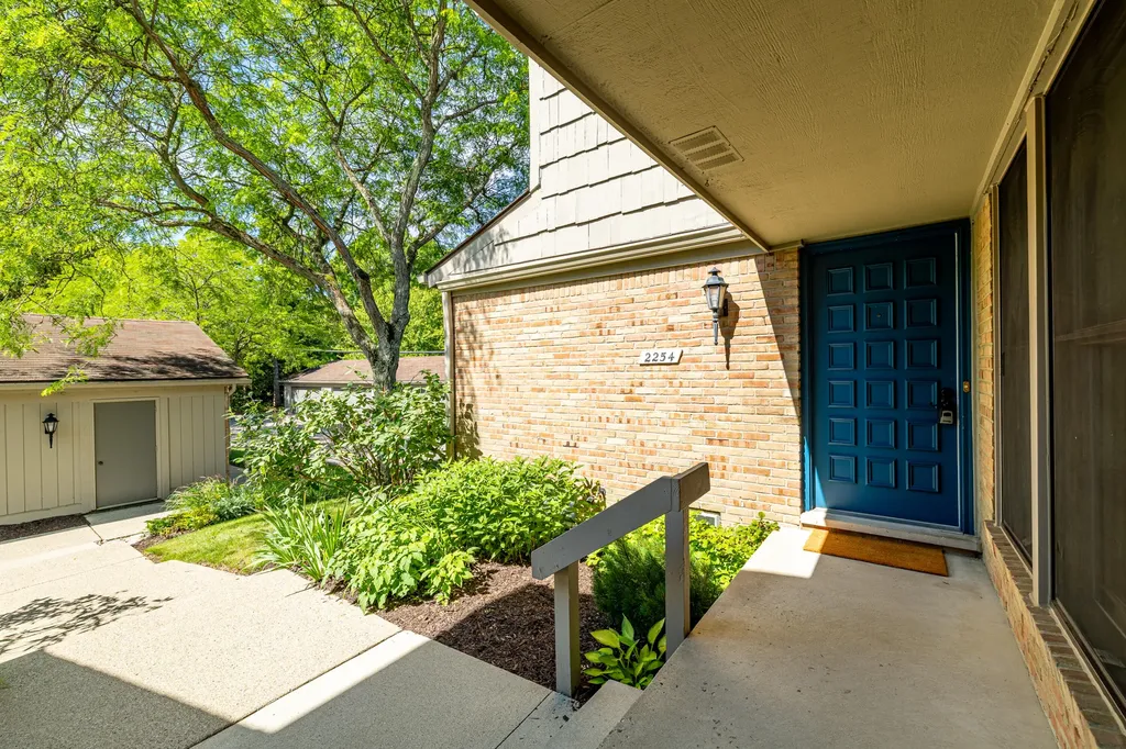 2254 Rivenoak Court Ann Arbor City MI 48103