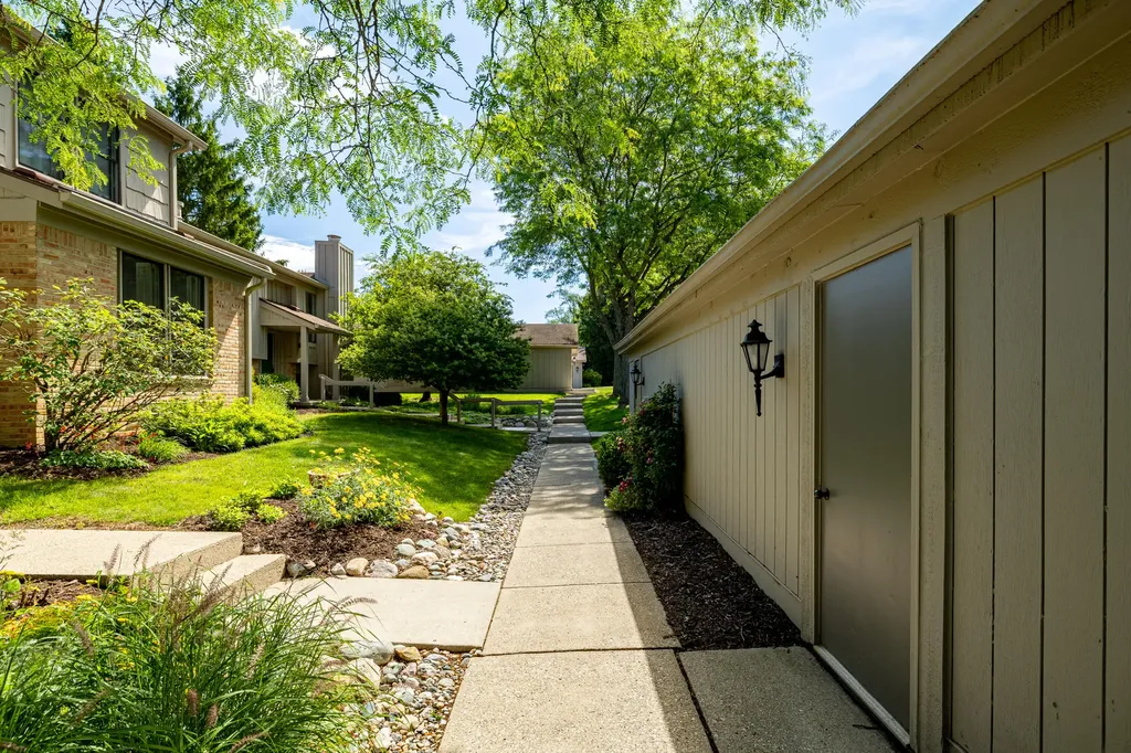 2254 Rivenoak Court Ann Arbor City MI 48103