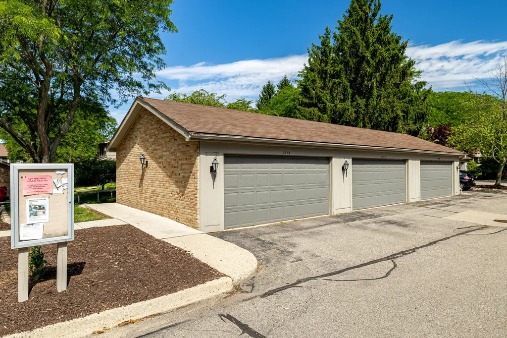 2254 Rivenoak Court Ann Arbor City MI 48103