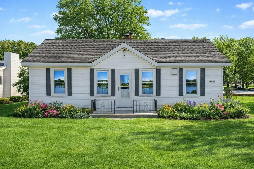 11637 Algonquin Drive Hamburg Township MI 48169