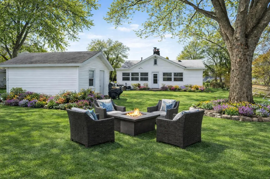 11637 Algonquin Drive Hamburg Township MI 48169