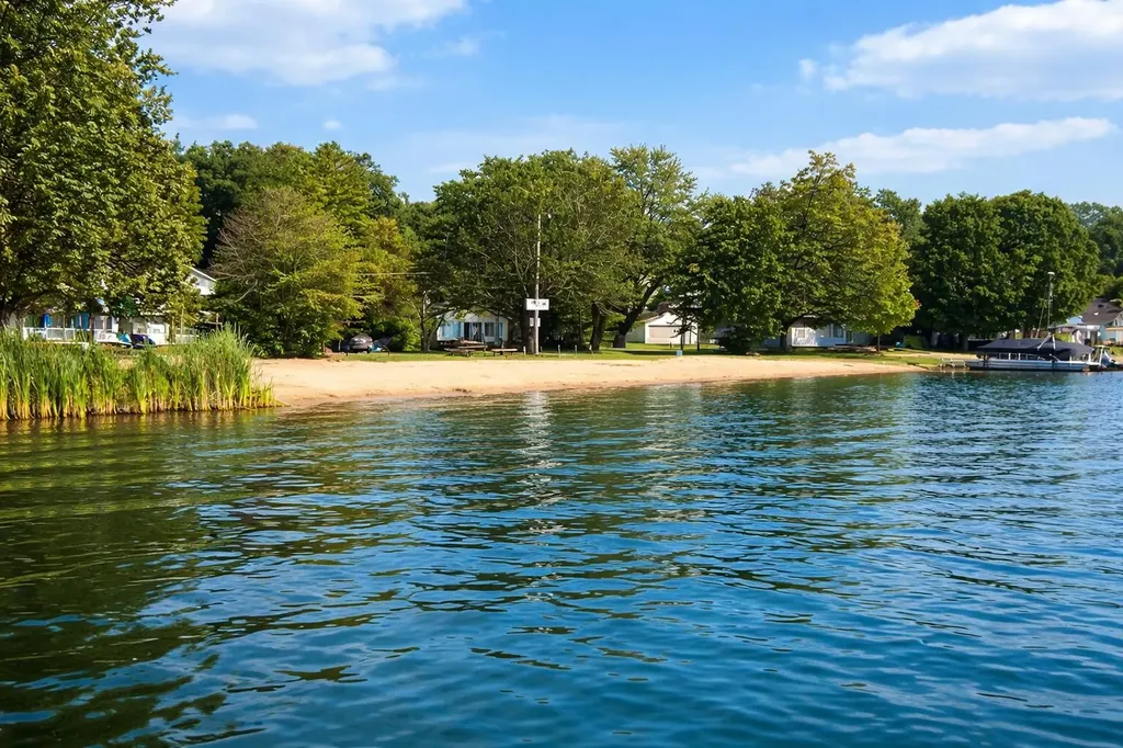 11637 Algonquin Drive Hamburg Township MI 48169