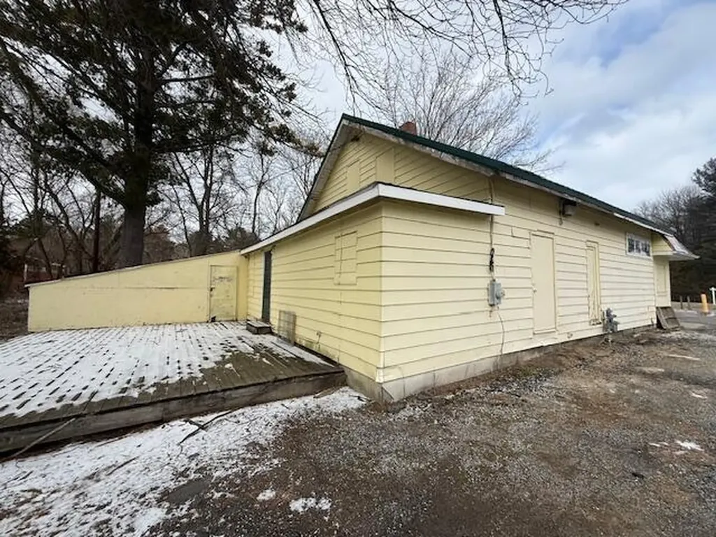 2494 S Lakeshore Road Unknown City MI 48469