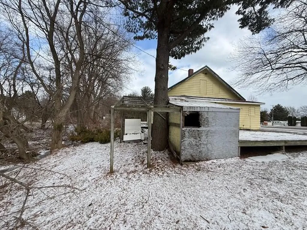 2494 S Lakeshore Road Unknown City MI 48469