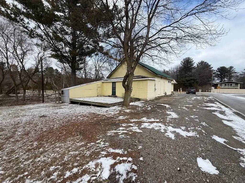 2494 S Lakeshore Road Unknown City MI 48469