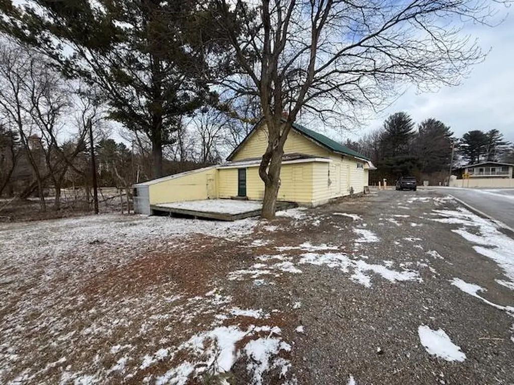 2494 S Lakeshore Road Unknown City MI 48469