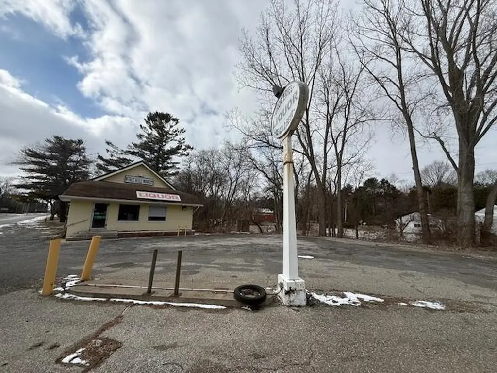 2494 S Lakeshore Road Unknown City MI 48469