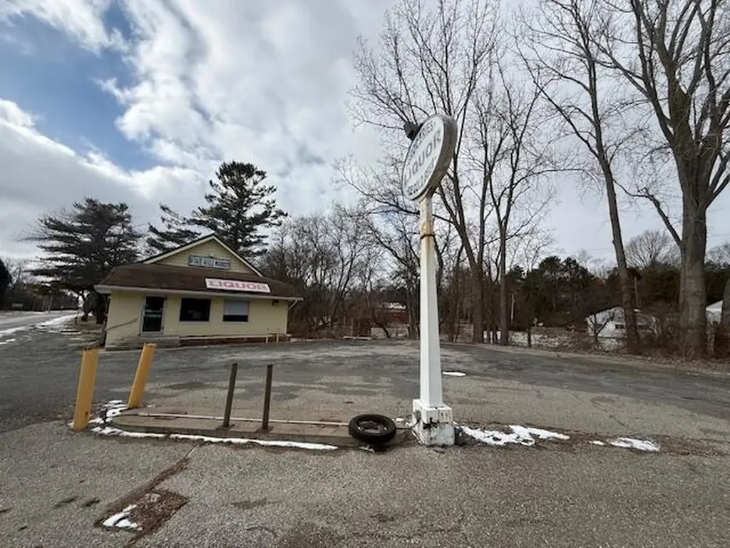 2494 S Lakeshore Road Unknown City MI 48469