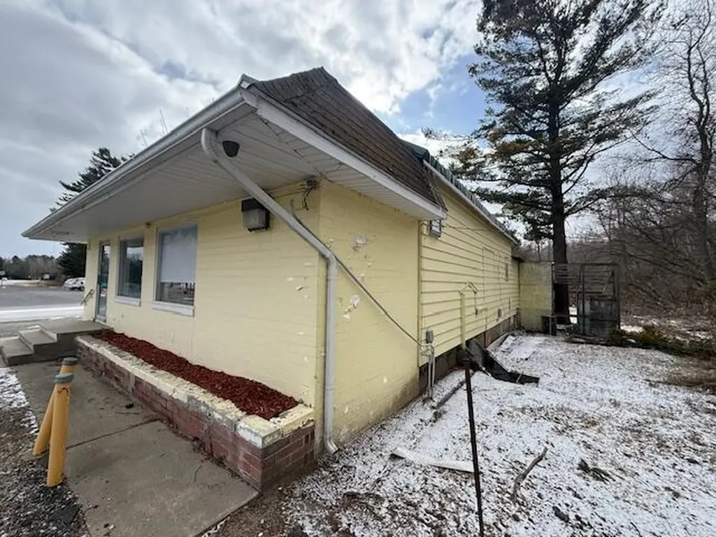 2494 S Lakeshore Road Unknown City MI 48469