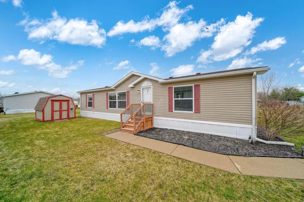 260 Storr Adrian City MI 49221