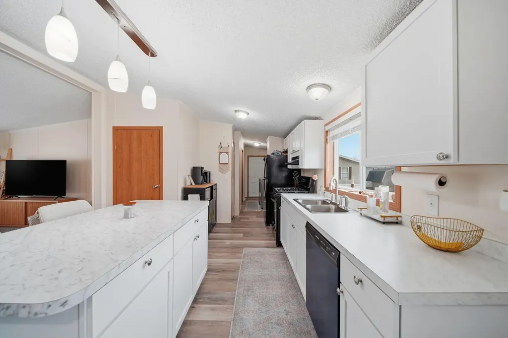 260 Storr Adrian City MI 49221