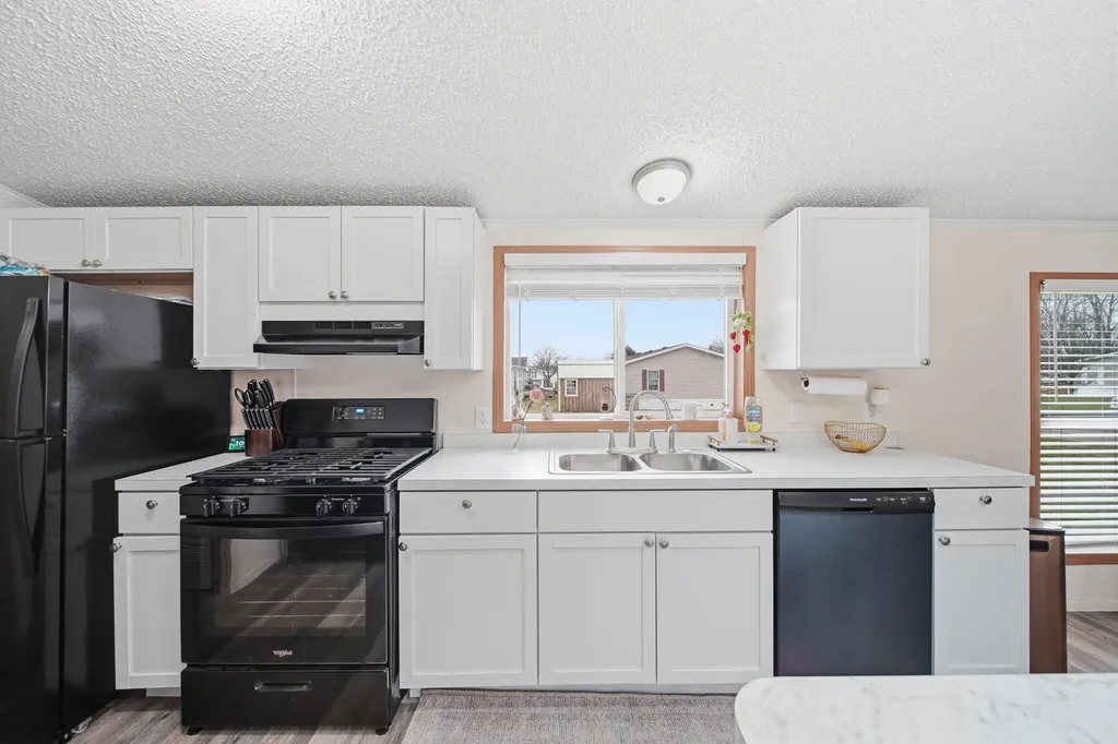 260 Storr Adrian City MI 49221