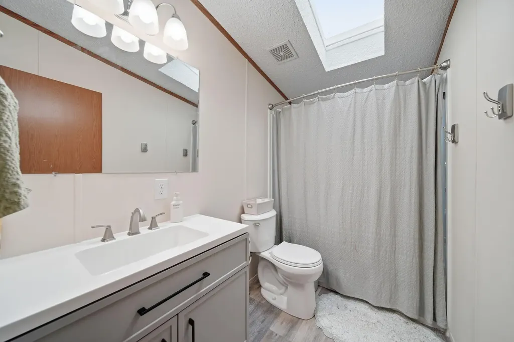 260 Storr Adrian City MI 49221