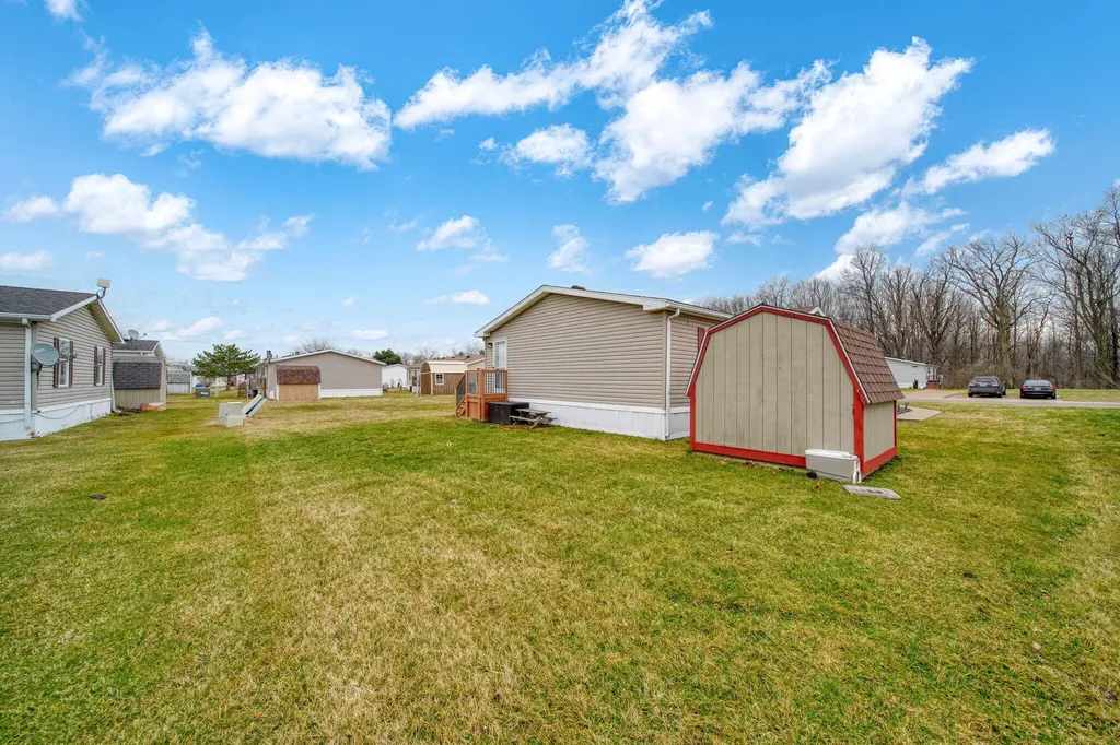 260 Storr Adrian City MI 49221