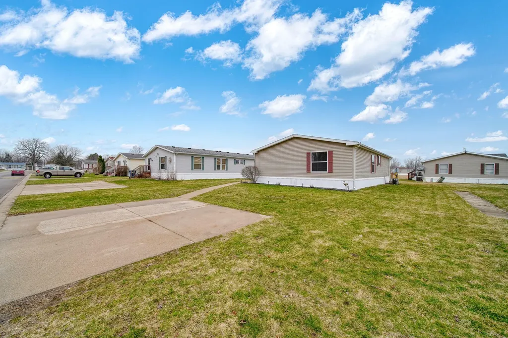 260 Storr Adrian City MI 49221