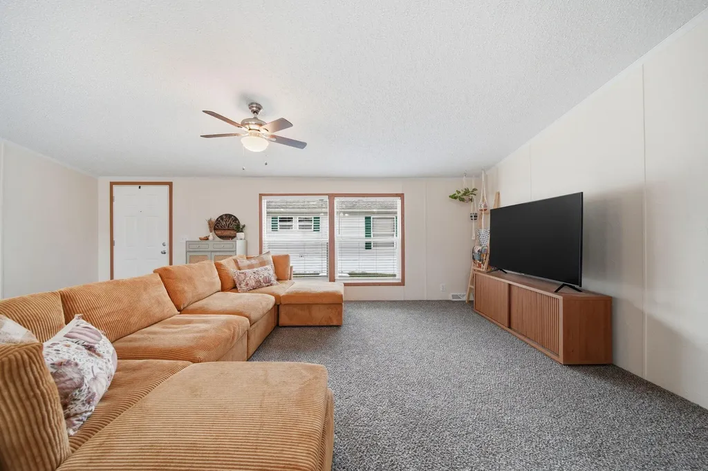 260 Storr Adrian City MI 49221