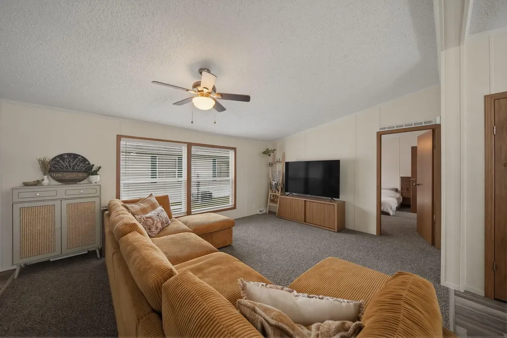 260 Storr Adrian City MI 49221