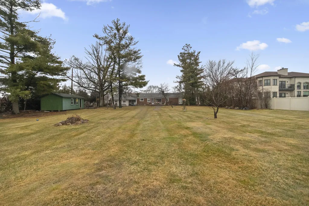 26204 Doxtator Street Dearborn Heights City MI 48127
