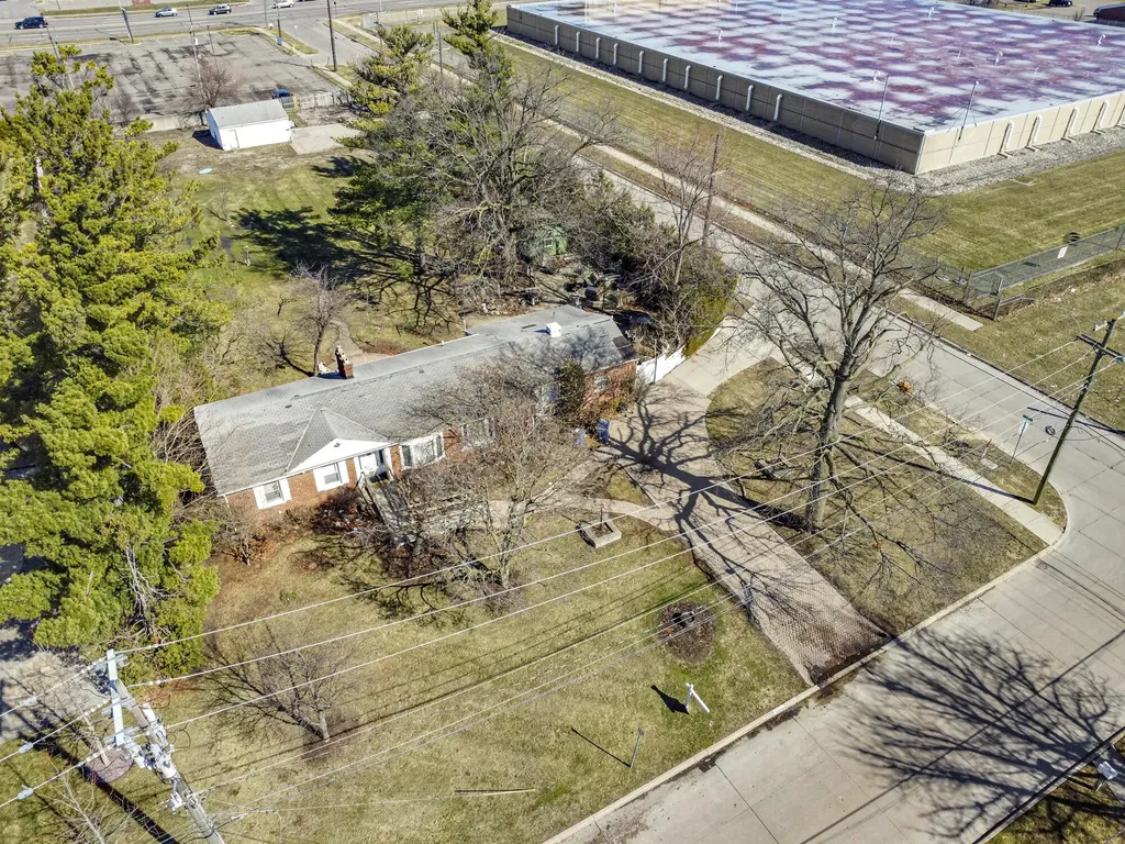 26204 Doxtator Street Dearborn Heights City MI 48127