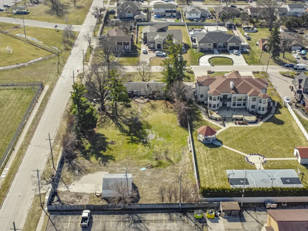 26204 Doxtator Street Dearborn Heights City MI 48127
