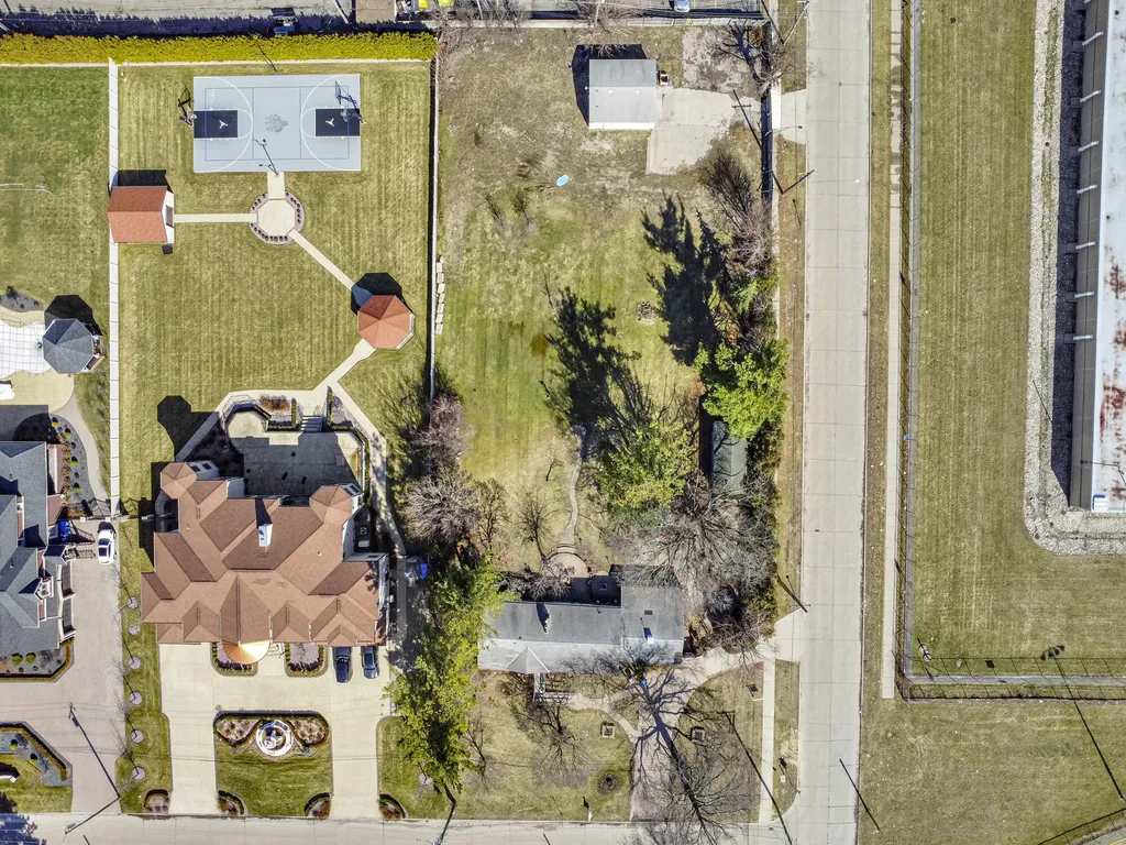 26204 Doxtator Street Dearborn Heights City MI 48127