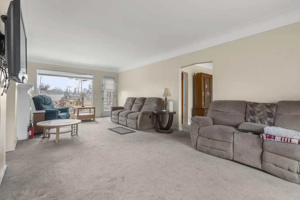 26204 Doxtator Street Dearborn Heights City MI 48127