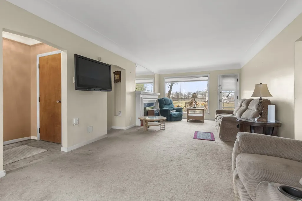 26204 Doxtator Street Dearborn Heights City MI 48127