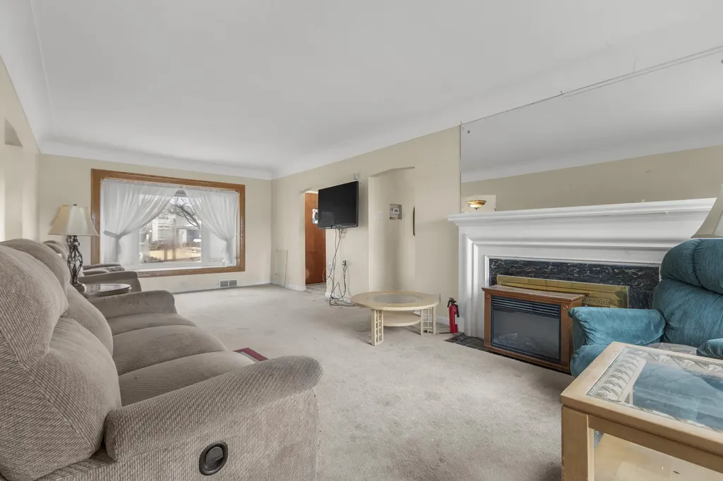 26204 Doxtator Street Dearborn Heights City MI 48127