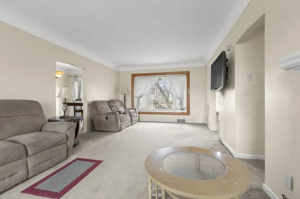 26204 Doxtator Street Dearborn Heights City MI 48127
