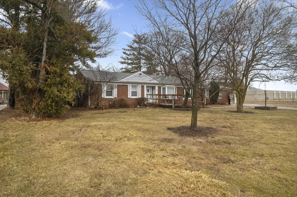 26204 Doxtator Street Dearborn Heights City MI 48127