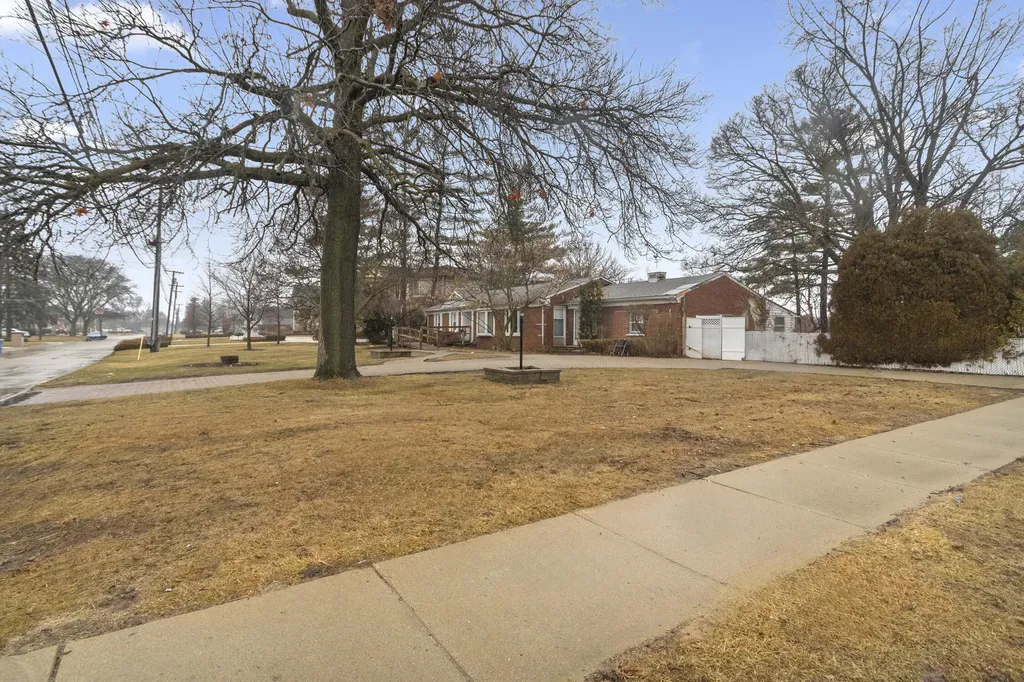 26204 Doxtator Street Dearborn Heights City MI 48127