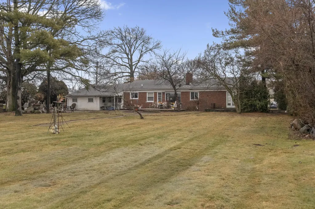 26204 Doxtator Street Dearborn Heights City MI 48127