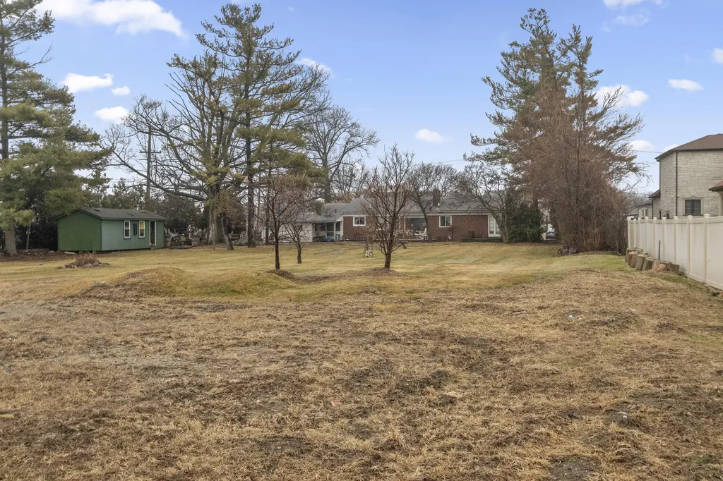 26204 Doxtator Street Dearborn Heights City MI 48127