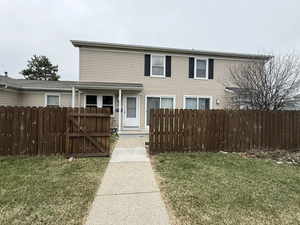 2884 Roundtree Boulevard Ypsilanti Charter Township MI 48197