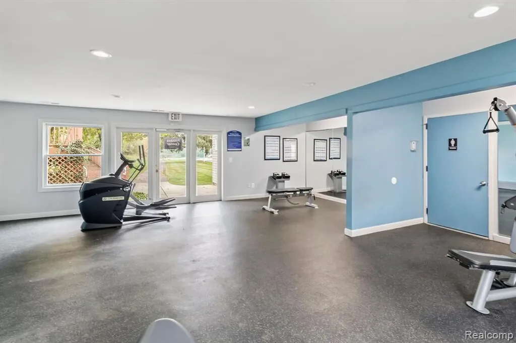 2884 Roundtree Boulevard Ypsilanti Charter Township MI 48197