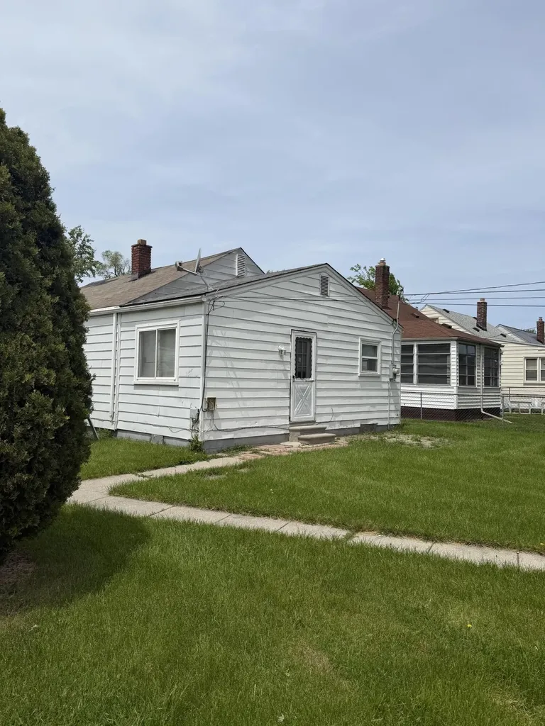21706 Rausch Avenue Eastpointe City MI 48021