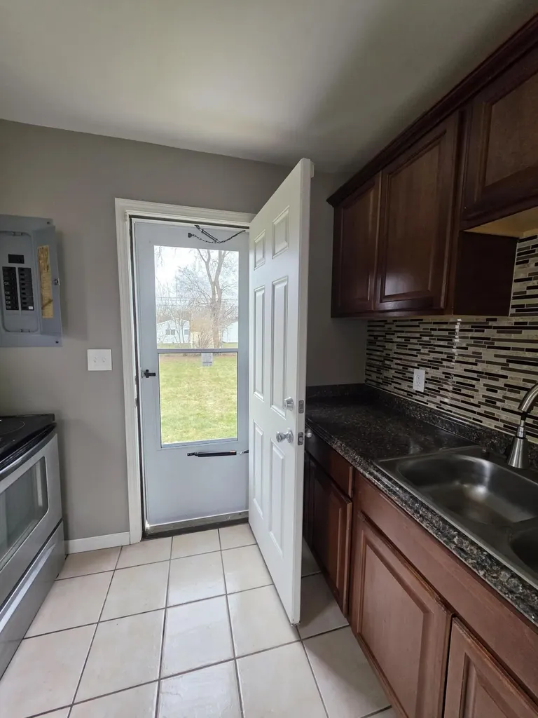 6338 Hazel Street Taylor City MI 48180