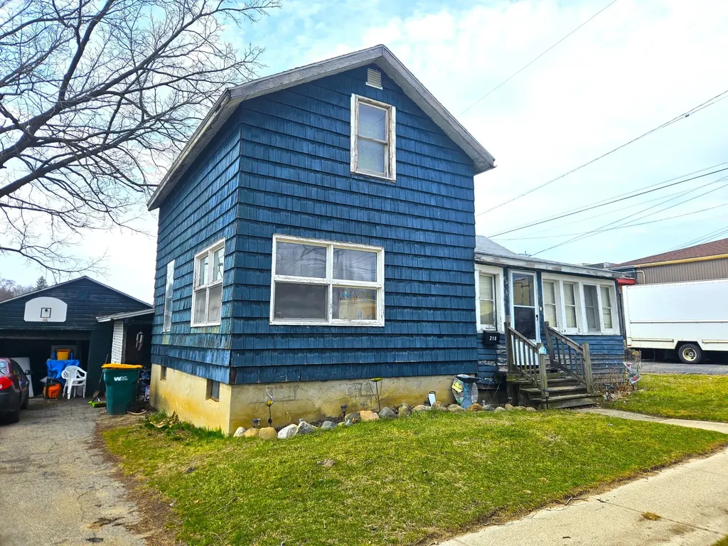 218 S Cherry Street Flushing City MI 48433